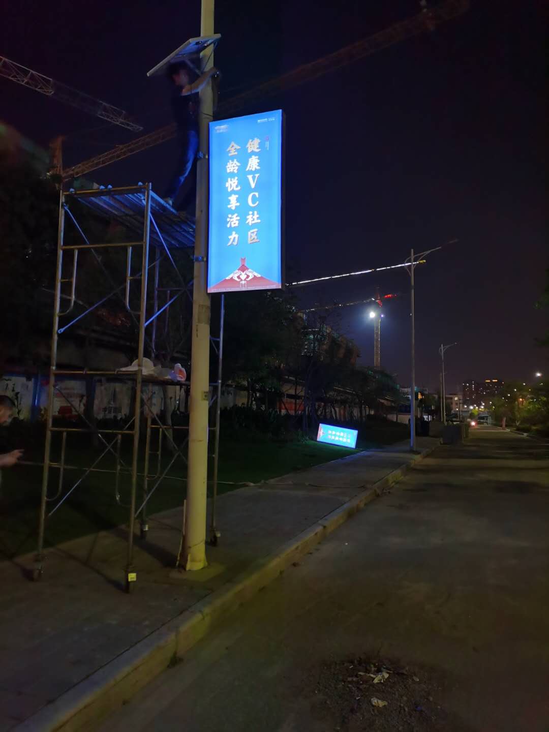福建廠家供應(yīng)免接線廣告燈箱