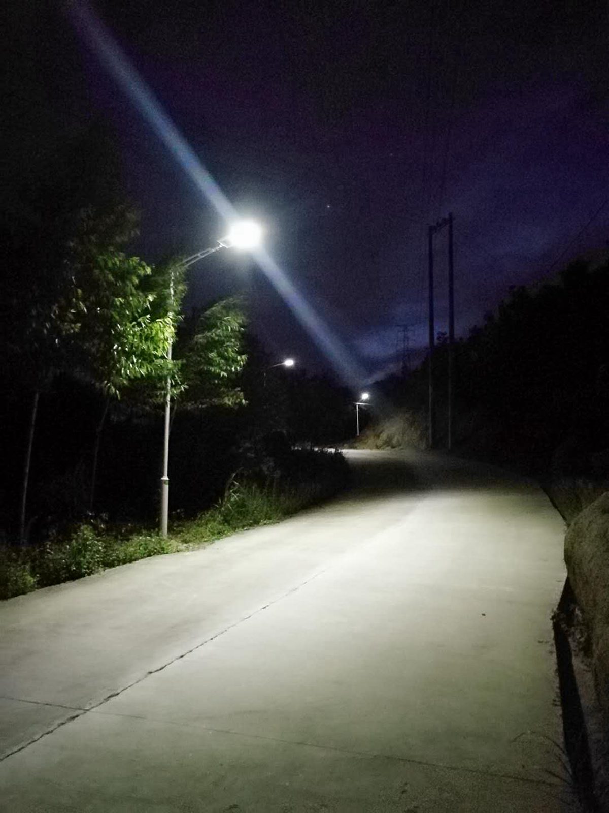 鄉(xiāng)村免電費(fèi)光能路燈